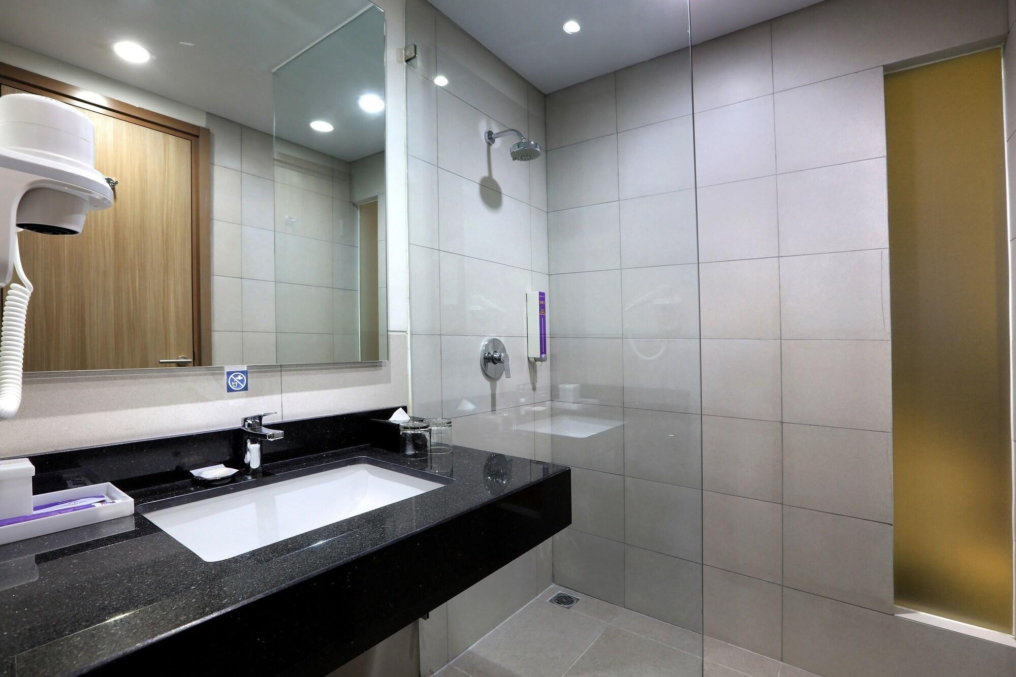 Quest Prime Cikarang By Aston Hotel Bekasi Luaran gambar
